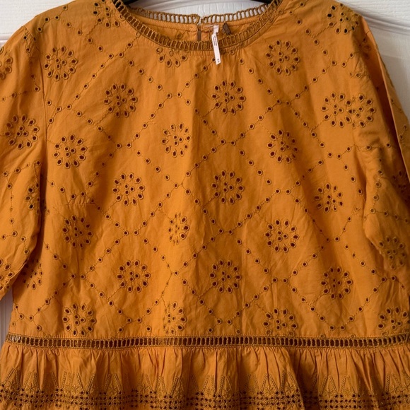 FREE PEOPLE RUFFLE EYELET TOP. MERCI BEAUCOUP BELL SLEEVE BLOUSE. EXCELLENT COND - Picture 16 of 16